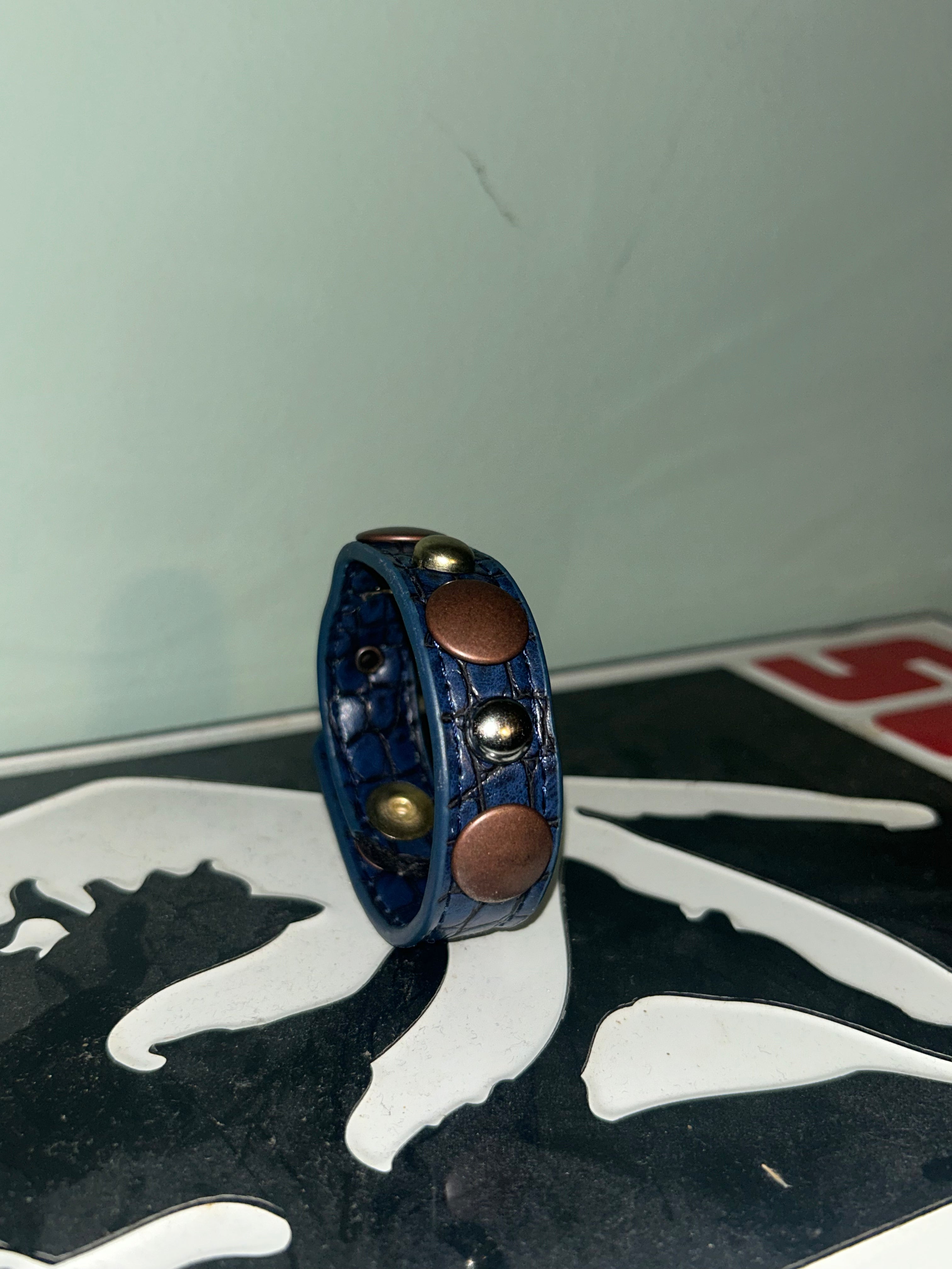 Button leather bracelet