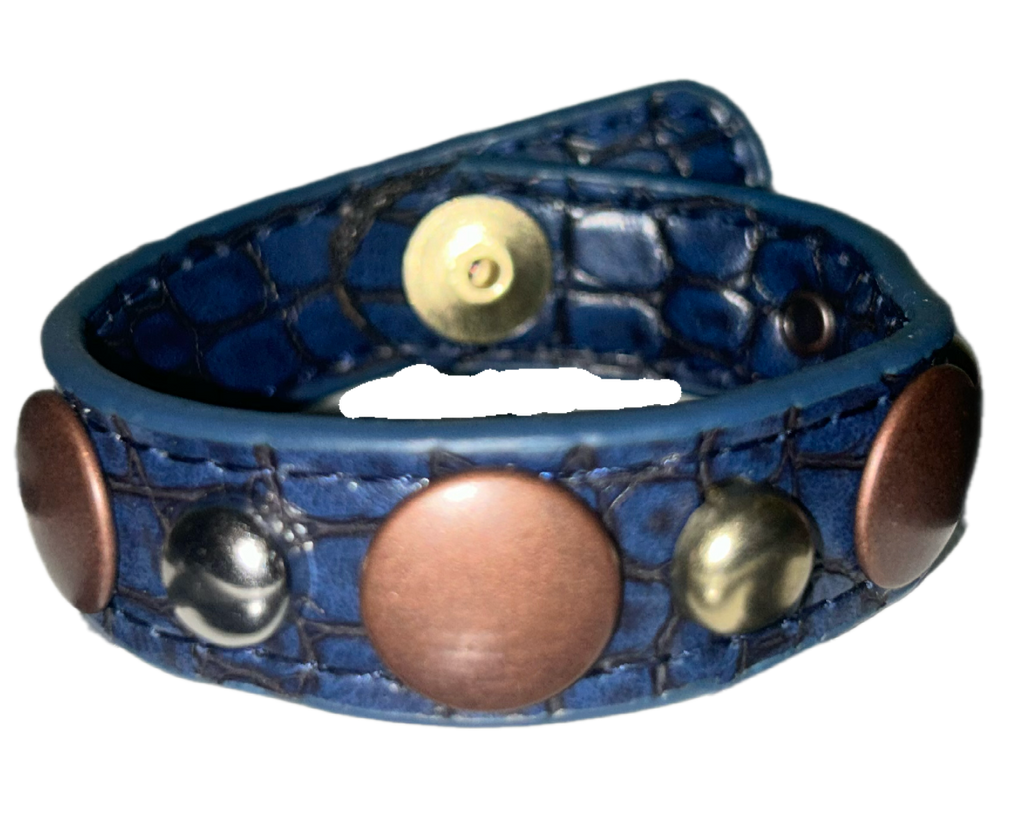 Button leather bracelet