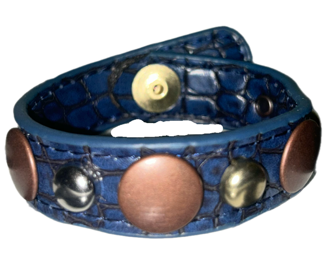 Button leather bracelet